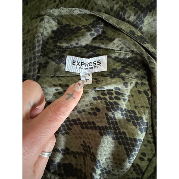 Express Portofino Shirt Snakeskin Print Button Down Blouse Olive Green Size L - Picture 3 of 3